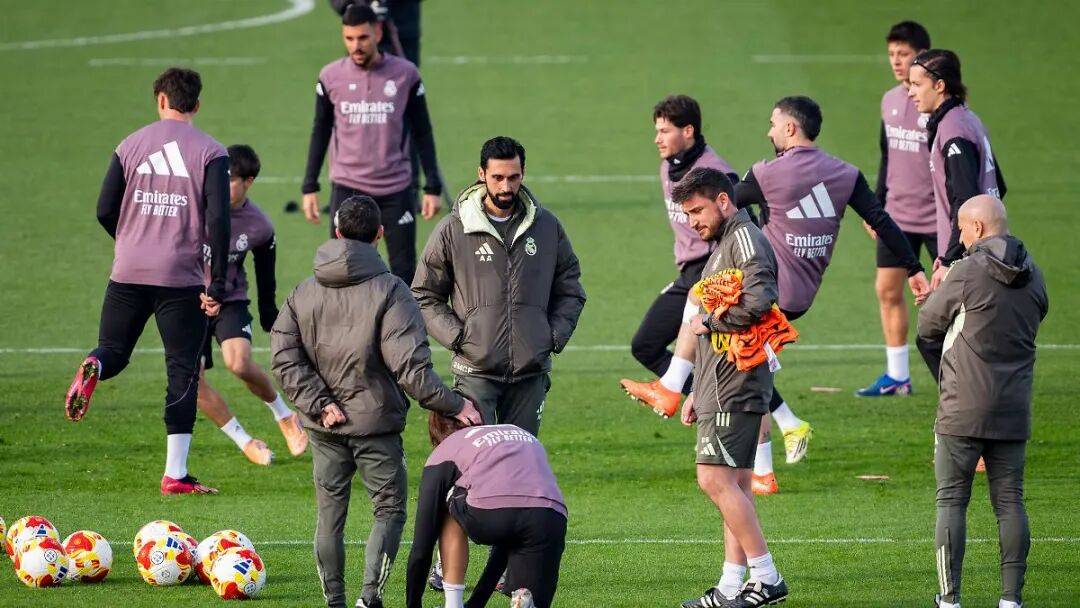 今晚巴黎圣日耳曼内部沟通:国王杯节点到来;更衣室稳定;资深球员宣示担当的简单介绍 今晚巴黎圣日耳曼内部沟通:国王杯节点到来;更衣室稳定;资深球员宣示担当的简单介绍