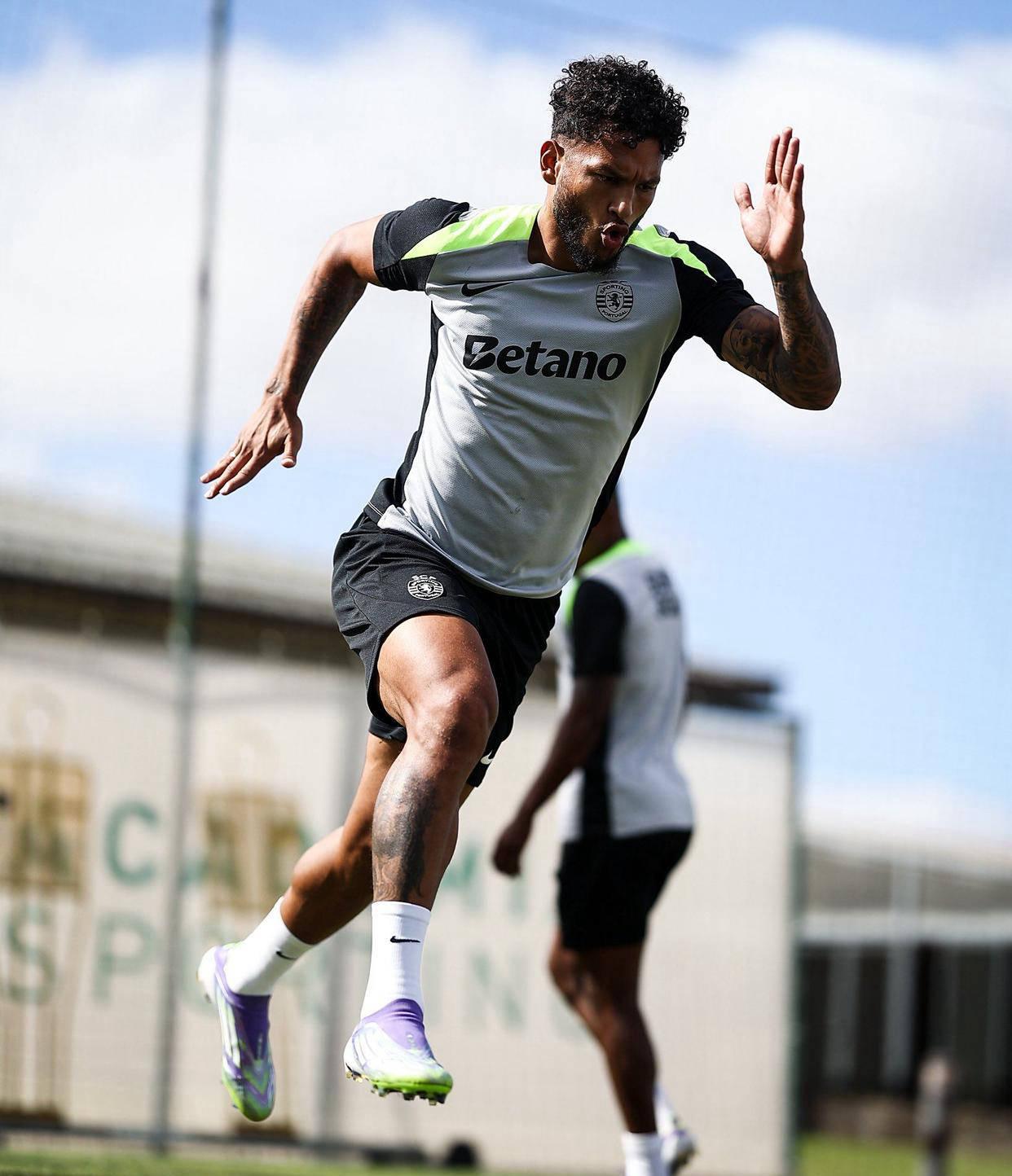 九游体育官网-关于今晨德甲焦点战，波尔图造点机会，气氛紧张，轮换策略成焦点的信息